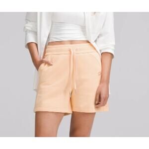 Lululemon Women's Scuba High Rise Short 5" Size 6